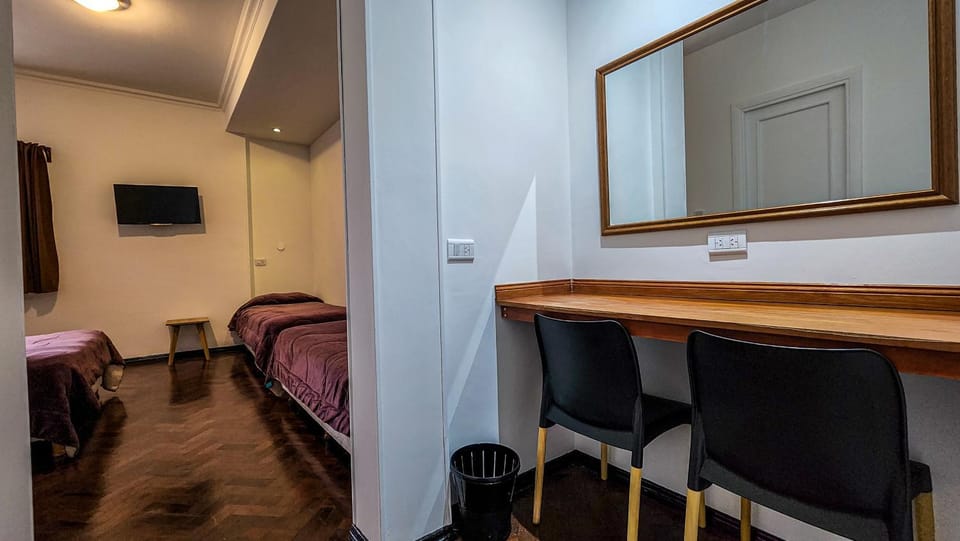 Bed, TV and multimedia, Photo of the whole room, Bedroom, hair dresser