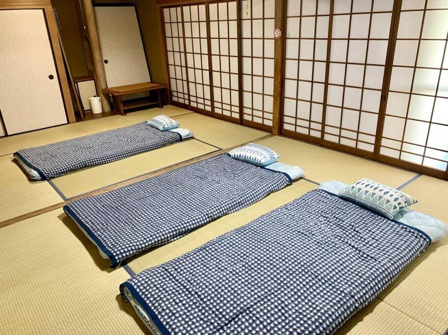 格安素泊まり宿南郷駅徒歩3分好立地の一軒家丸々貸しサイクルシーズン南郷 Apartment in Japan