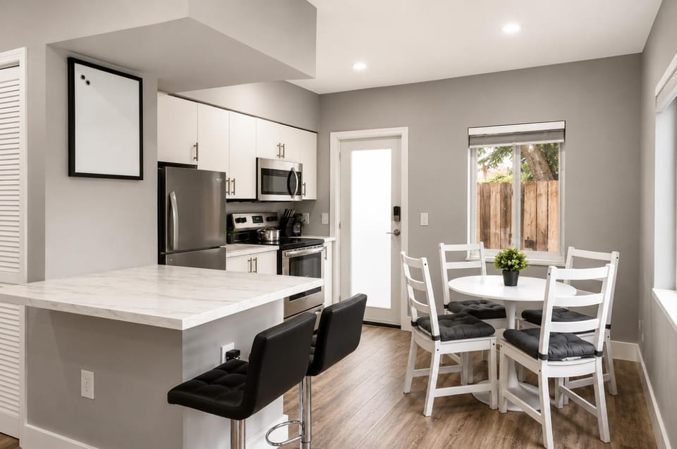 Luxe Modern 2 BDR Near Downtown FTL House in Fort Lauderdale