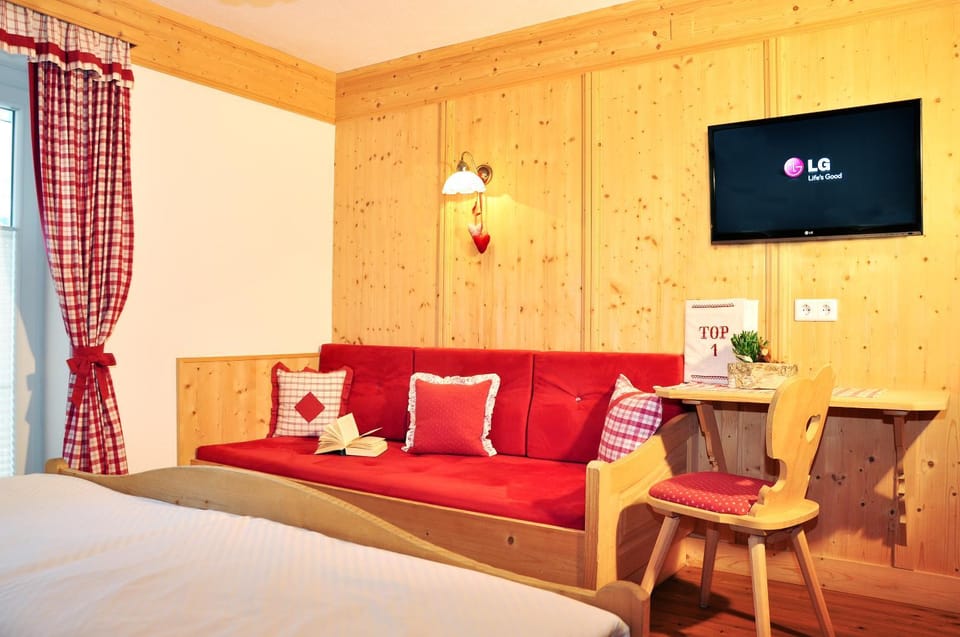 Property building, Photo of the whole room, Decorative detail, Decorative detail