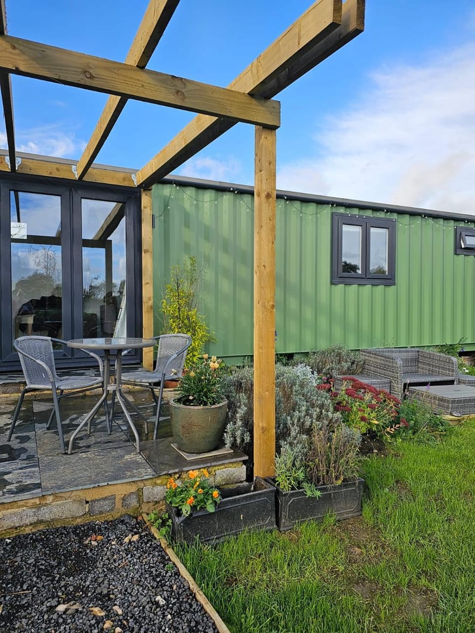 Property building, Patio, Spring, Day, Garden, Seating area, Garden view