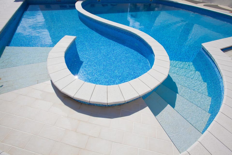 Day, Swimming pool