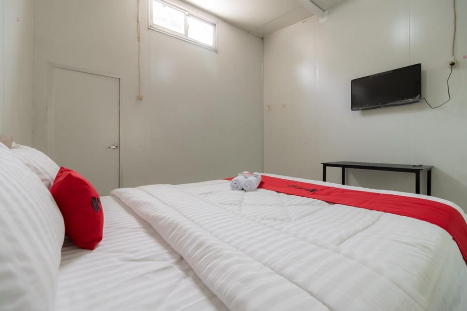 RedDoorz Syariah at Taman Green Legon Hotel in West Java