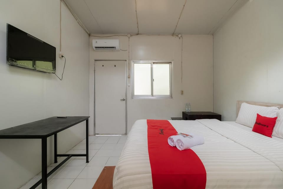 RedDoorz Syariah at Taman Green Legon Hotel in West Java
