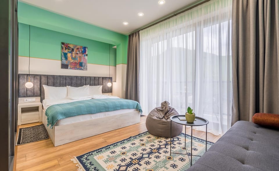 Bed, Photo of the whole room, Seating area, Bedroom