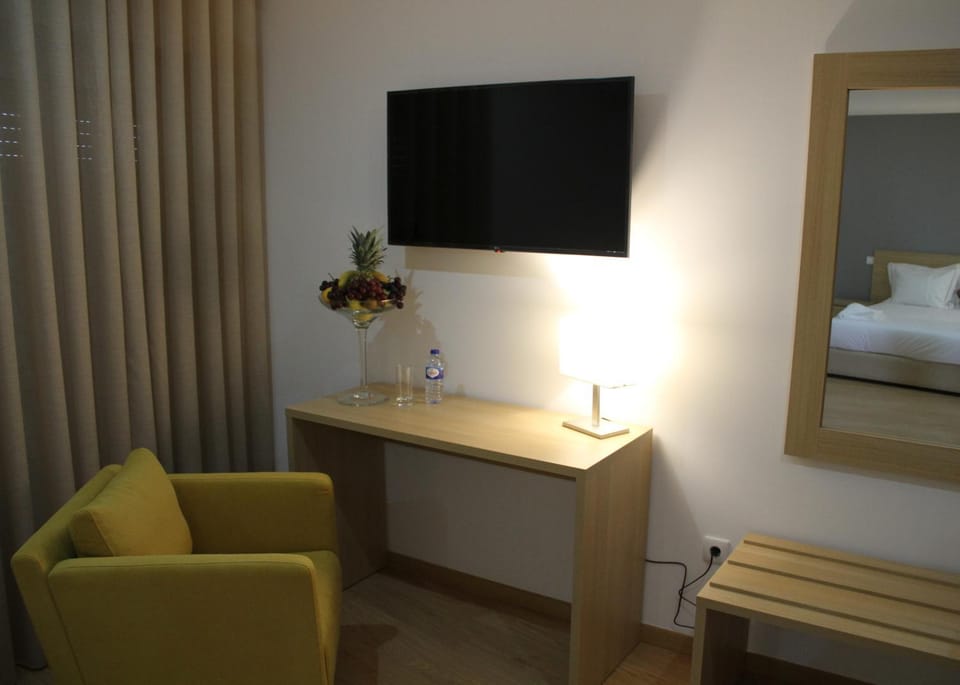 TV and multimedia, Photo of the whole room, Bedroom