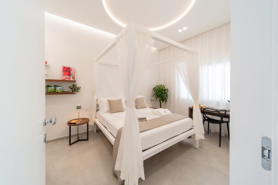 Bed, Garden, Hot Tub, Hiking, Swimming pool, hair dresser, heating, internet, towels, wardrobe