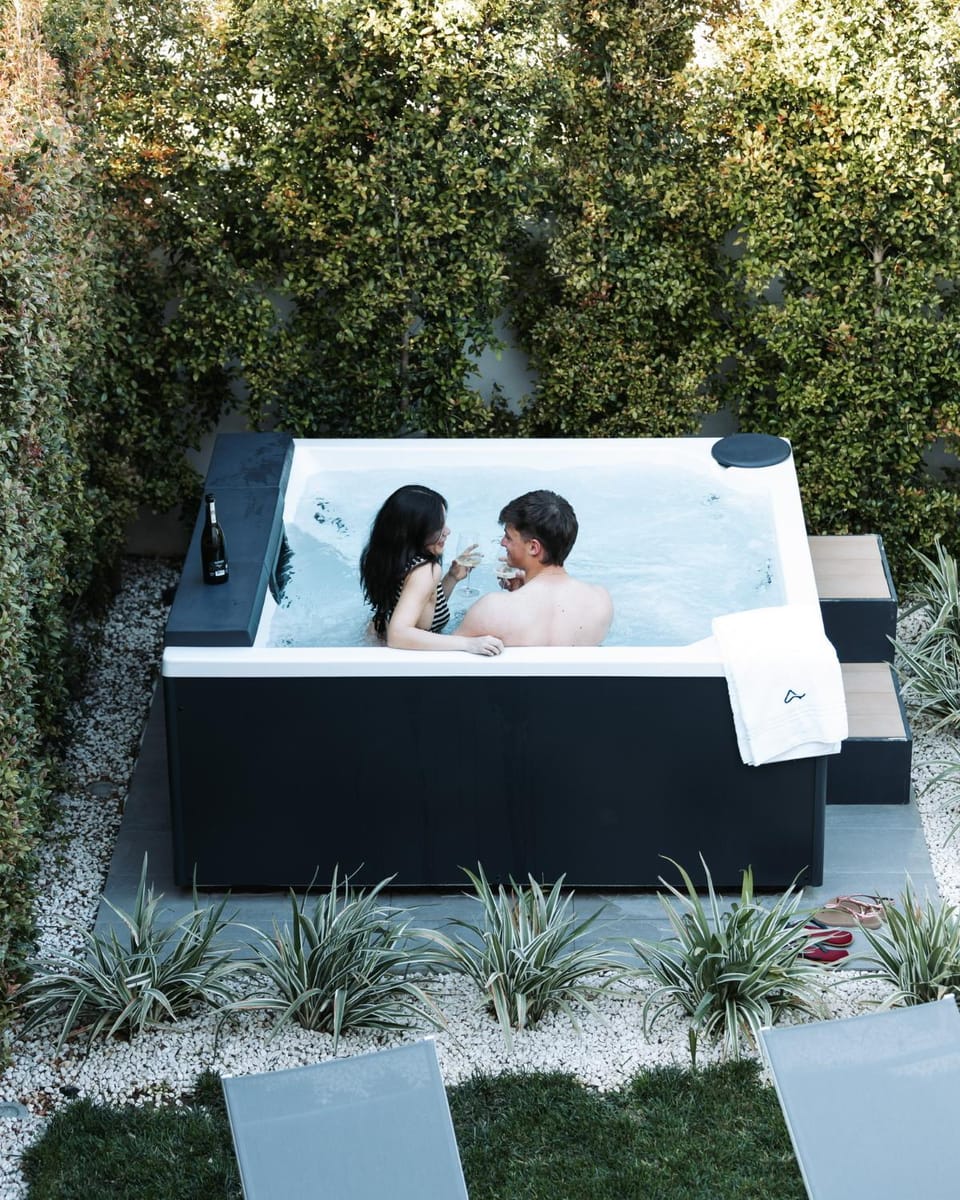 Patio, Day, Natural landscape, Garden, Hot Tub, Guests, Garden view, Pool view, Pool view, Swimming pool, Swimming pool, group of guests