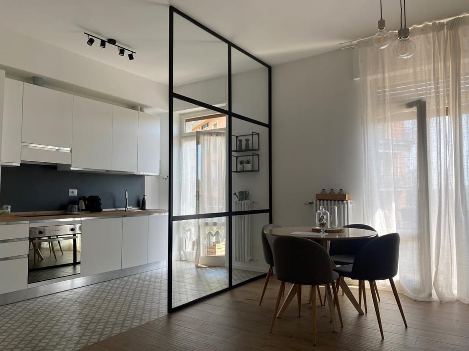Dining area, kitchen