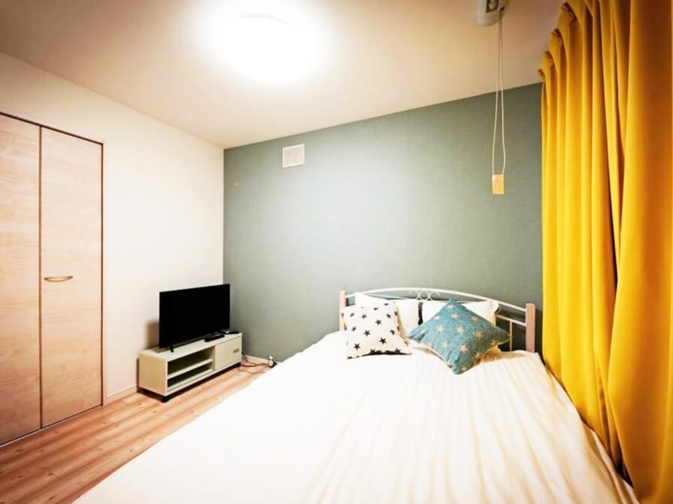 Bed, Living room, Photo of the whole room, Bedroom