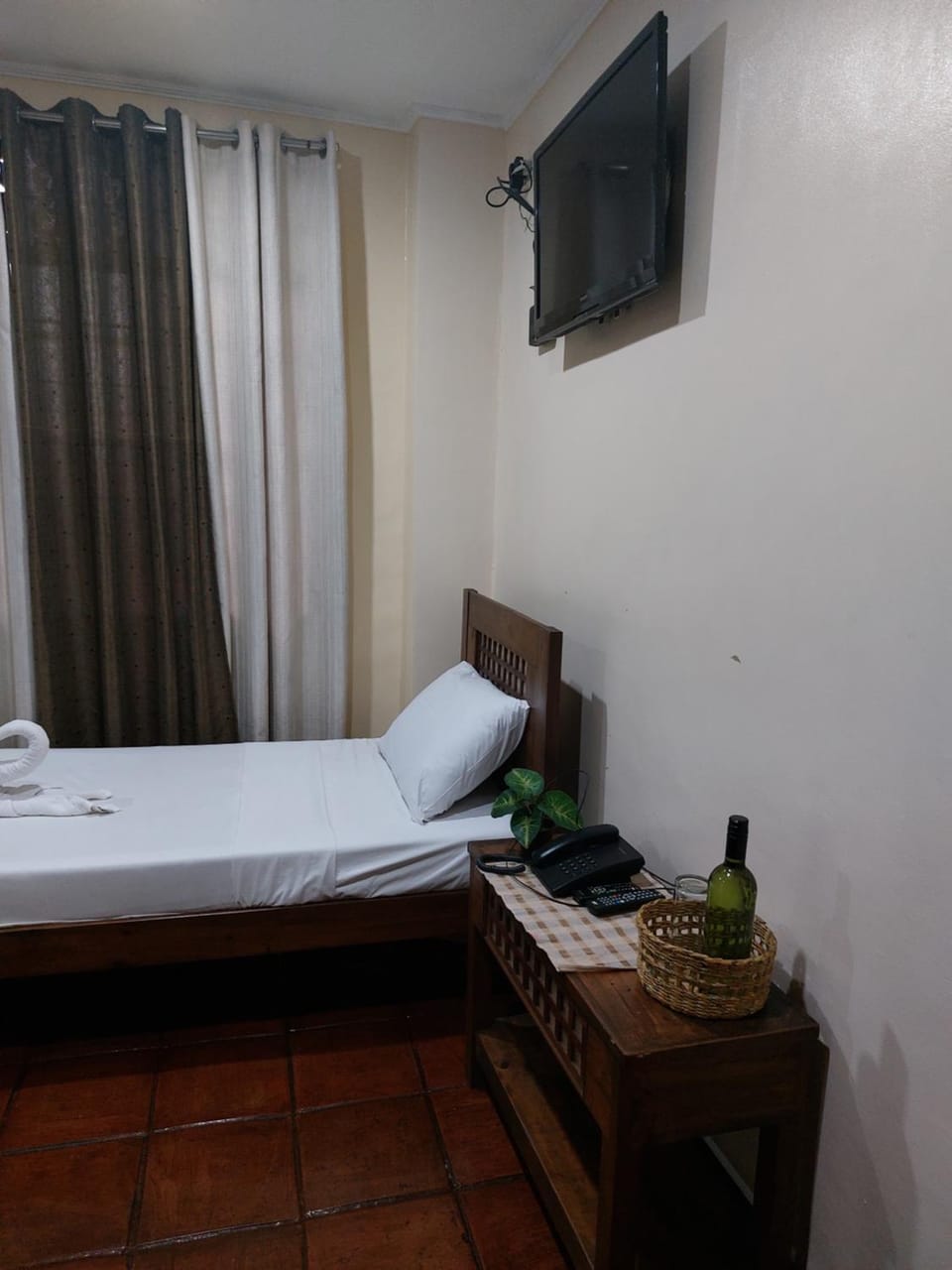 Bed, TV and multimedia