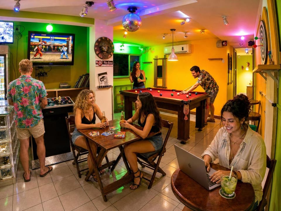 Billiard, Darts, Game Room, TV and multimedia, Lounge or bar, Entertainment