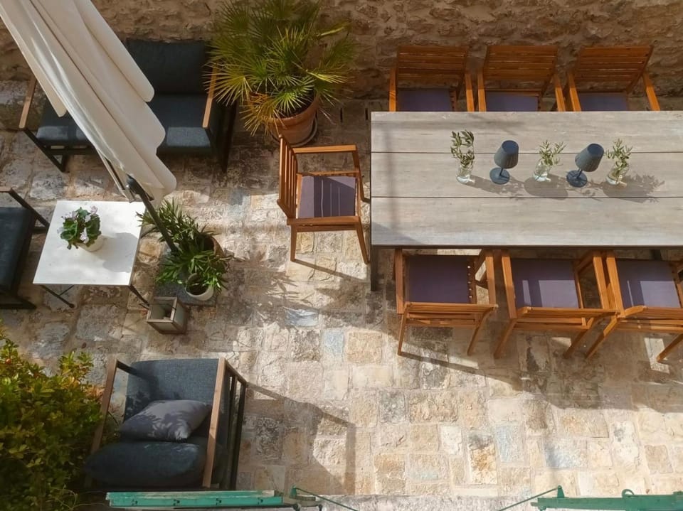Garden, Dining area, Inner courtyard view