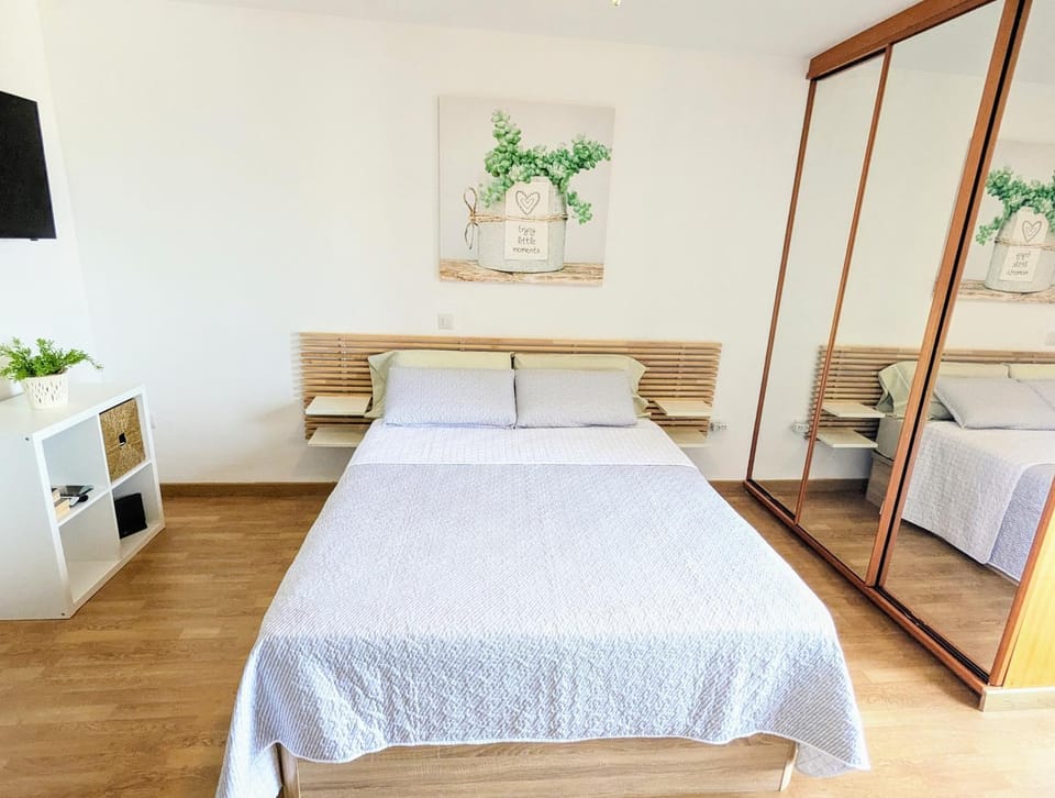 Bed, Photo of the whole room