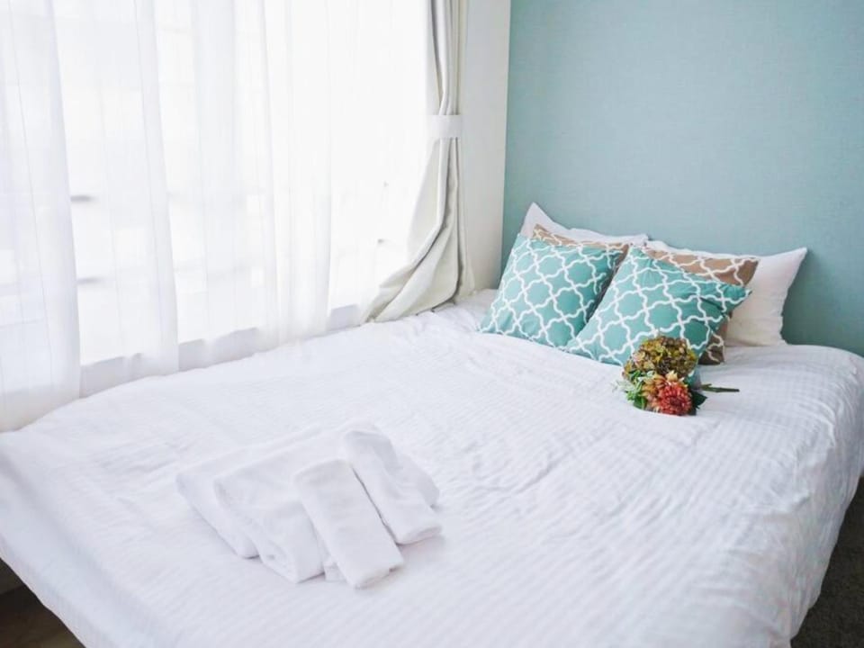 Bed, Living room, Photo of the whole room, Bedroom