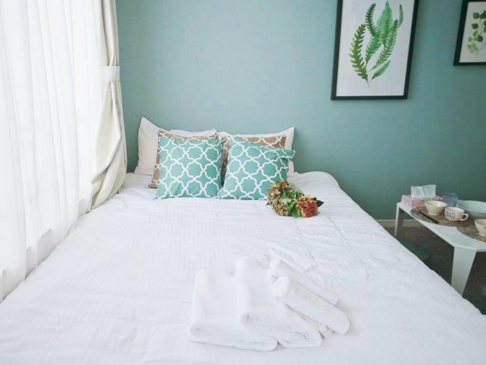 Bed, Living room, Photo of the whole room, Bedroom