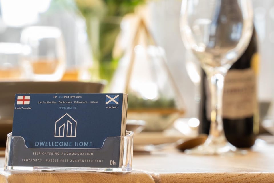 Free Driveway Parking, Outside LEZ Zone, 637 Mbps WIFI, Ideal for Long Term Contractor, etc Stays, Regular Housekeeping Option - Dwellcome Home Ltd 5 Double Bedroom 3 Bathroom House - See Our Site for Assurance House in Aberdeen