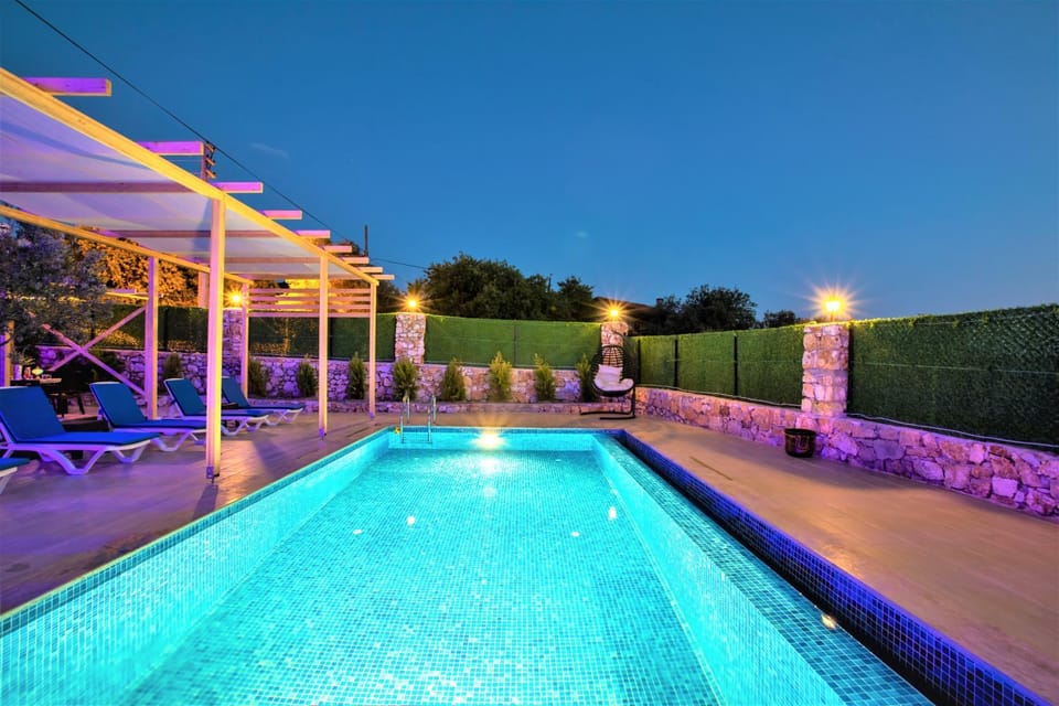Swimming pool, Swimming pool