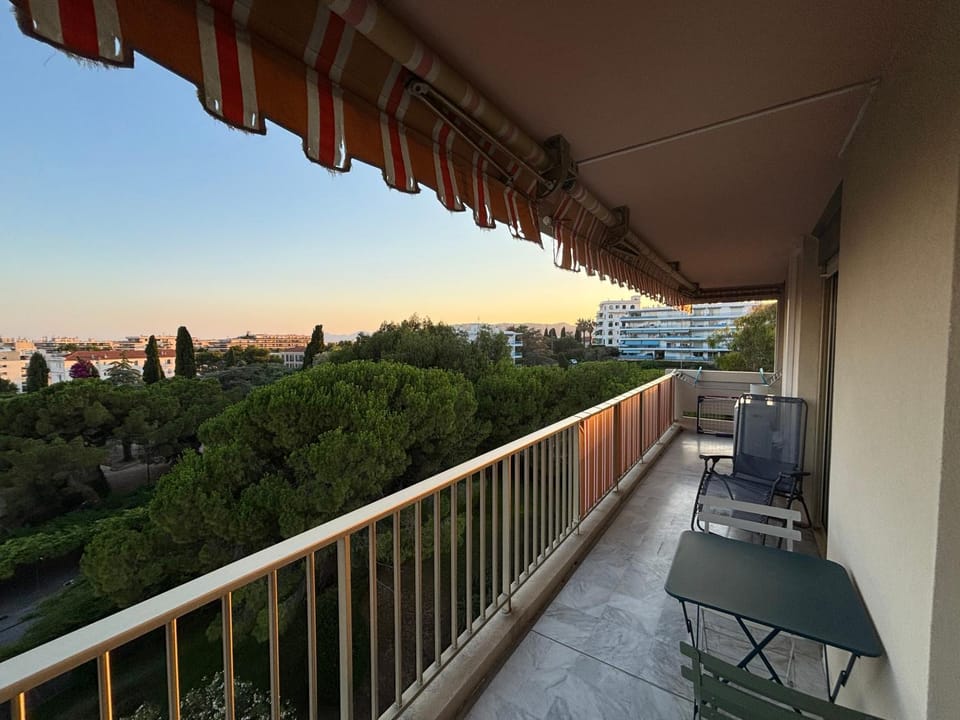 Appartement Juan-Les-Pins, 4 pieces, 80m2, Residence Luxe Piscine Tennis Apartment in Antibes