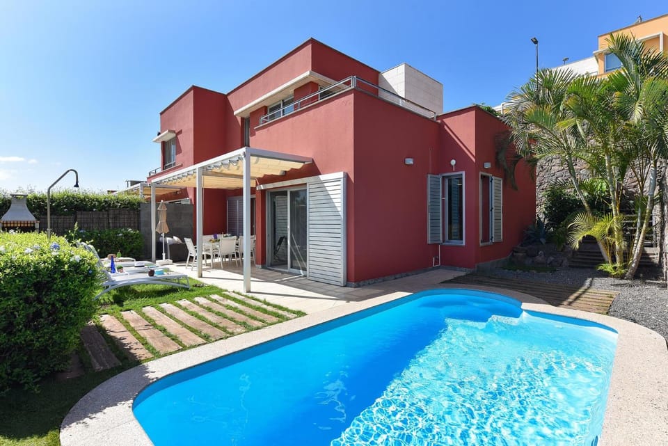Property building, Day, Garden, Garden view, Pool view, Swimming pool, sunbed
