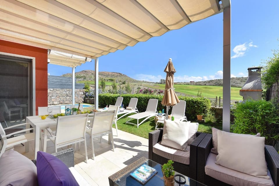 Day, Natural landscape, BBQ facilities, View (from property/room), Balcony/Terrace, Seating area, Dining area, Mountain view