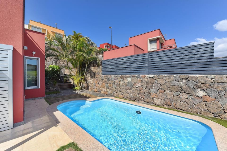 Property building, Day, Pool view, Swimming pool