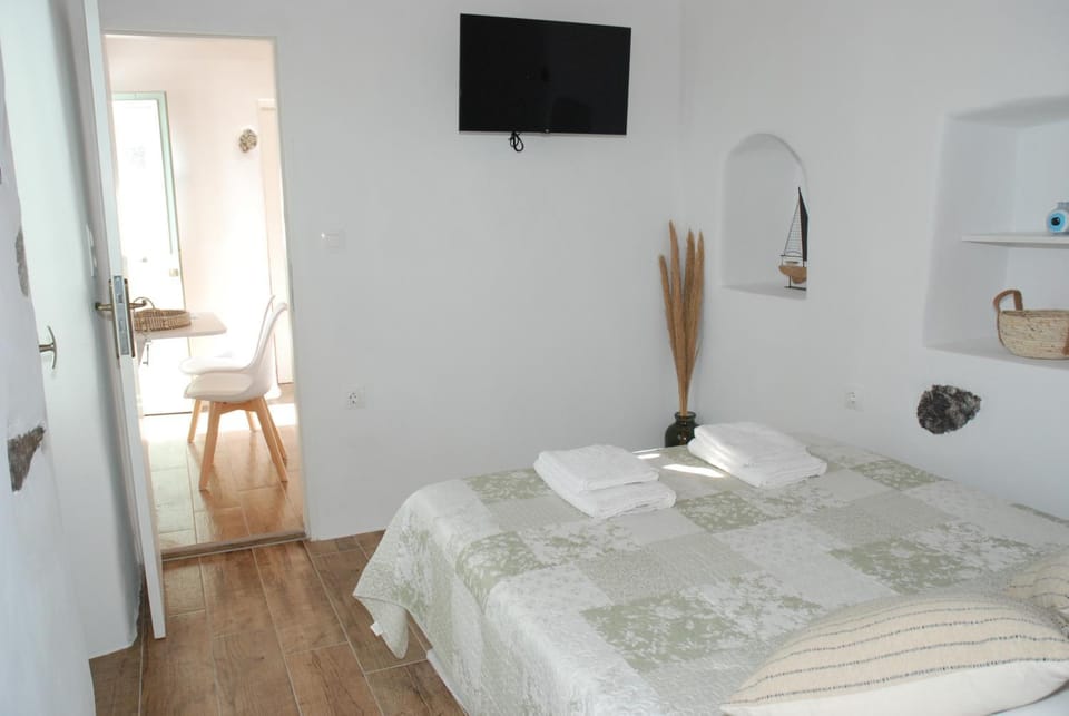 Siesta Villas Cycladic Elegance with Castle View House in Decentralized Administration of the Aegean