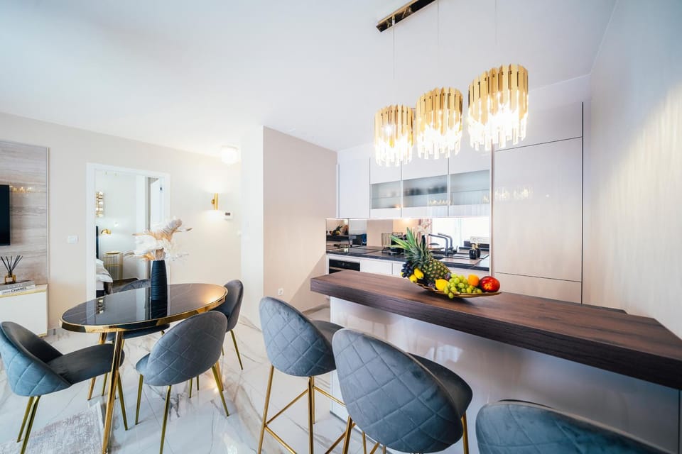Kitchen or kitchenette, Living room, Seating area, Dining area, pet friendly