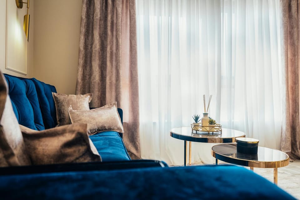 Bed, Living room, Seating area