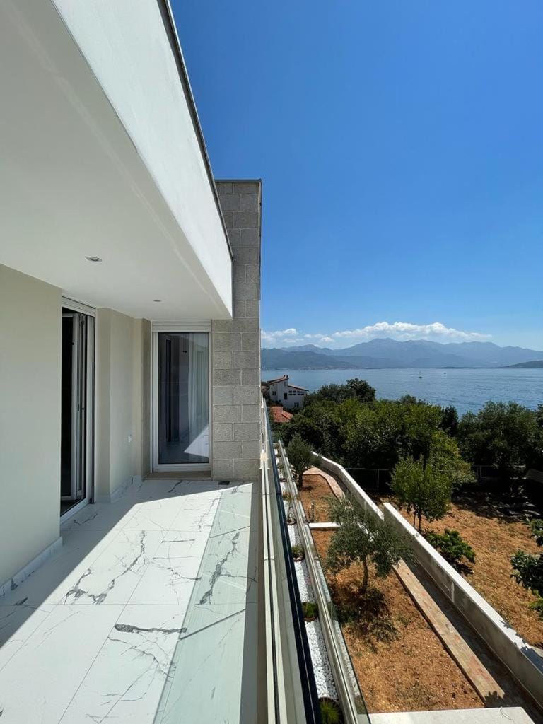 Villa Le Grand Bleu Apartment in Kotor Municipality