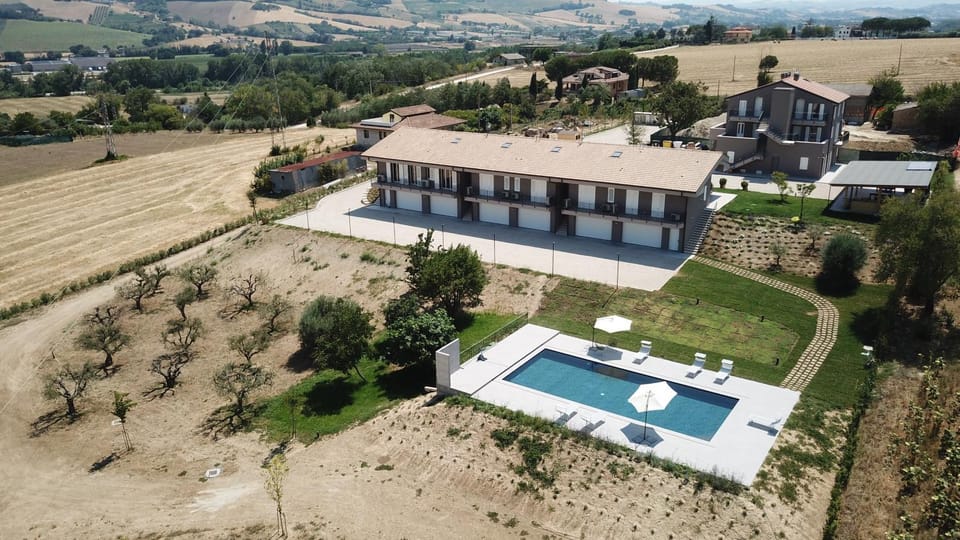 Bird's eye view, Pool view