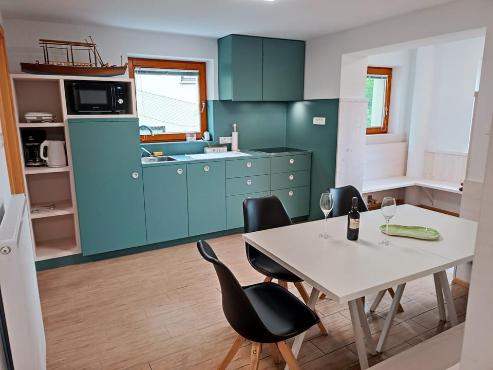 Dining area, kitchen
