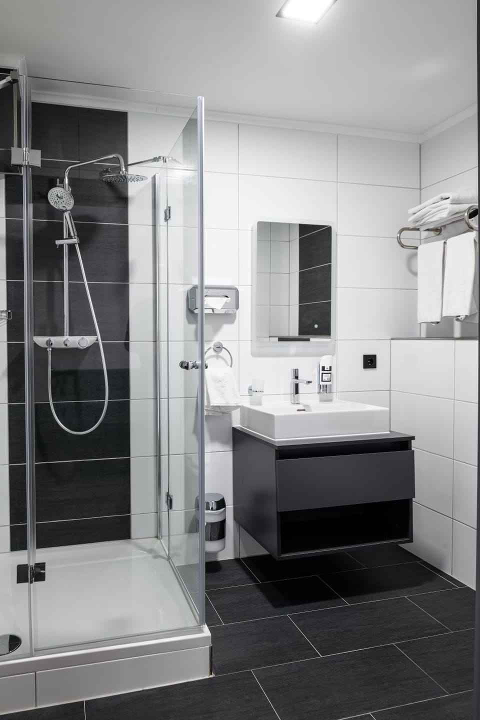 Shower, Bathroom, towels
