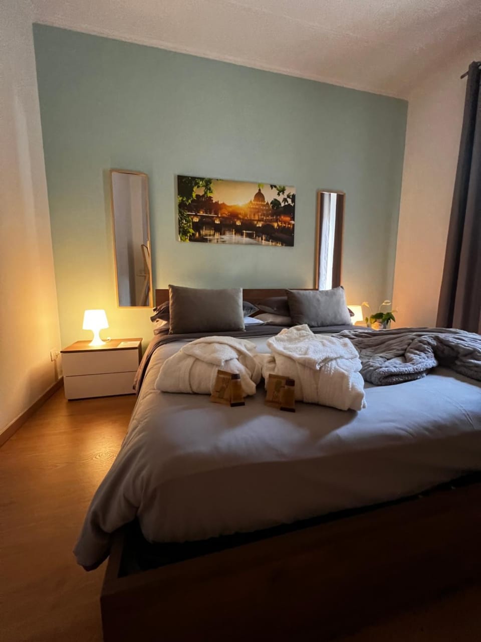 Bed, Photo of the whole room, Bedroom, towels