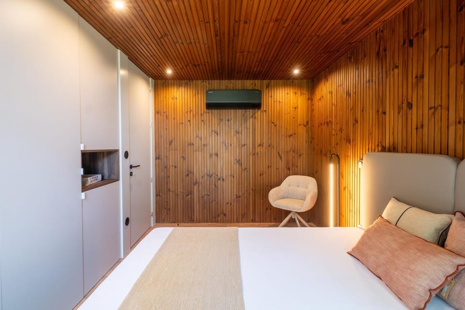 Bed, Bedroom, air conditioner