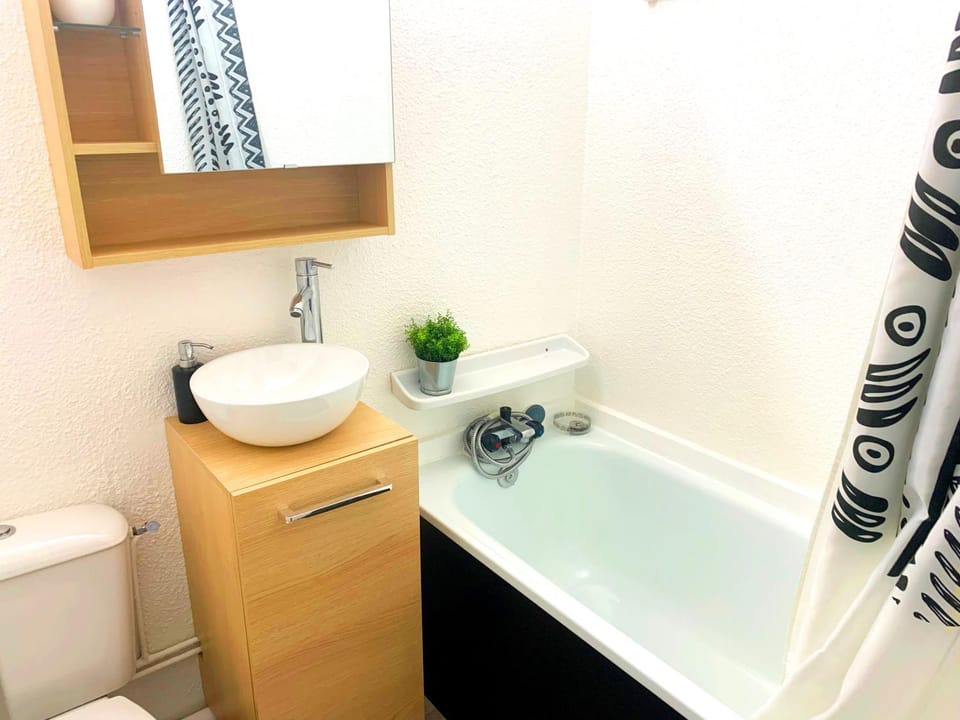 Bathroom, Bath