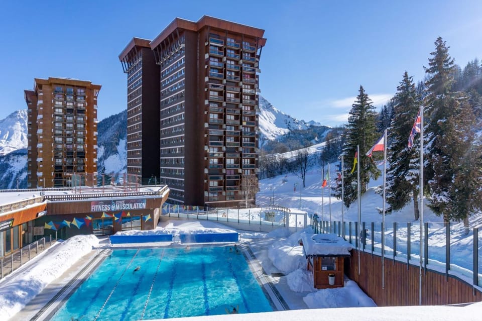 Property building, Restaurant/places to eat, Steam room, View (from property/room), Spa and wellness centre/facilities, Fitness centre/facilities, Swimming pool, elevator