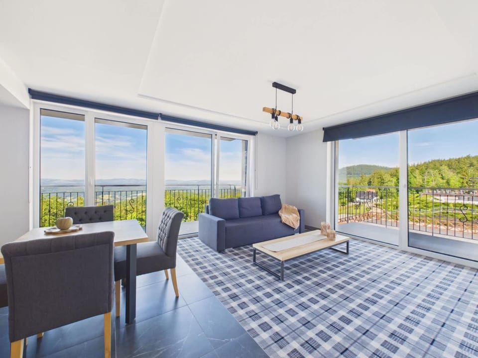 View (from property/room), Balcony/Terrace, Living room, Seating area, Dining area