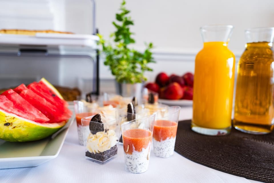 Restaurant/places to eat, Buffet breakfast