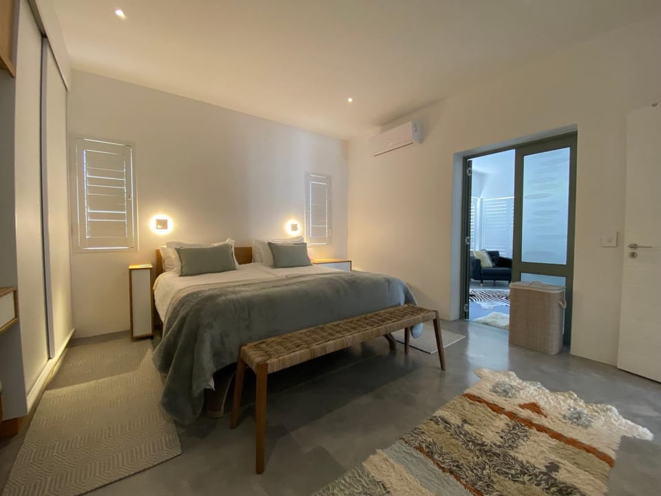 Bed, Photo of the whole room, Bedroom, air conditioner