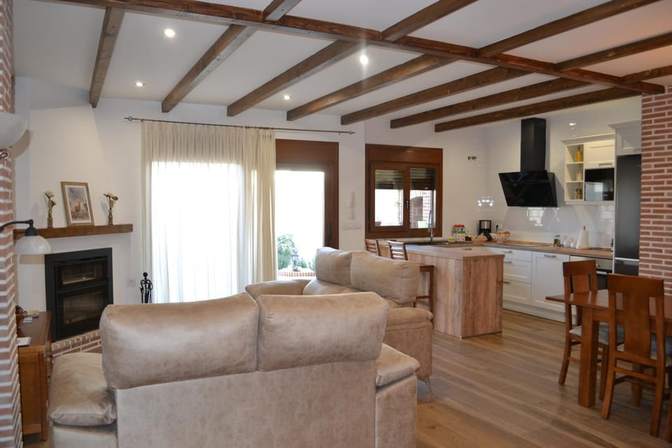 Communal lounge/ TV room, Living room, Dining area, Communal kitchen