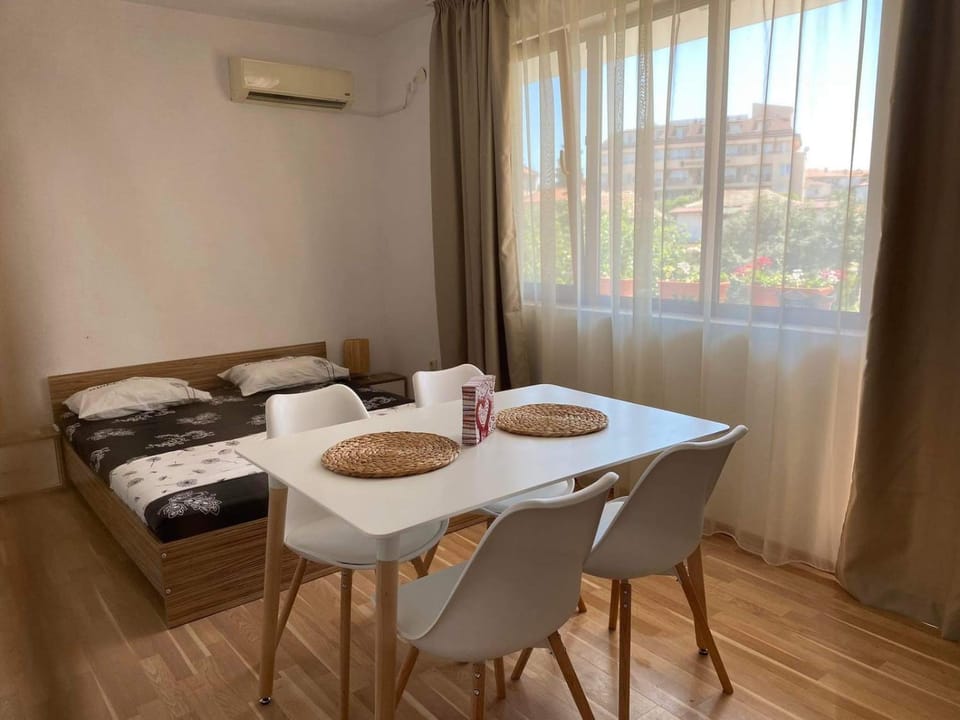 Петрови Apartment in Burgas Province