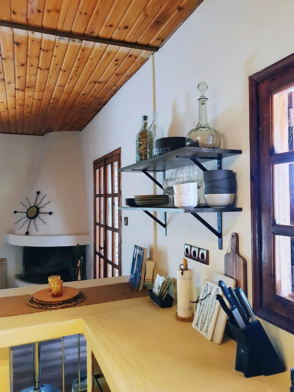 Kitchen or kitchenette, Living room