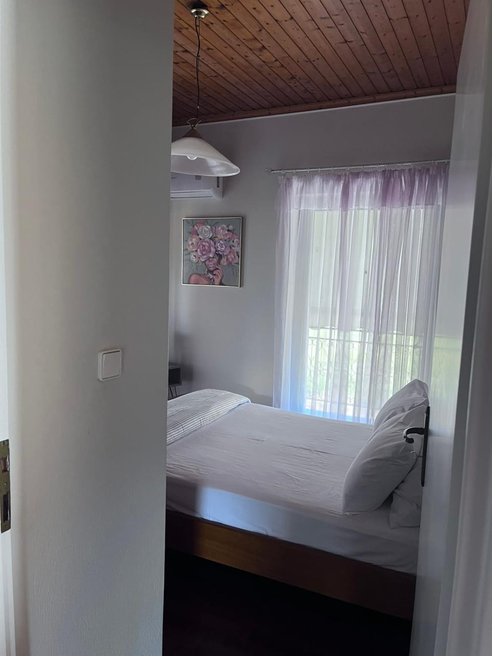 Bed, Photo of the whole room, Bedroom, air conditioner