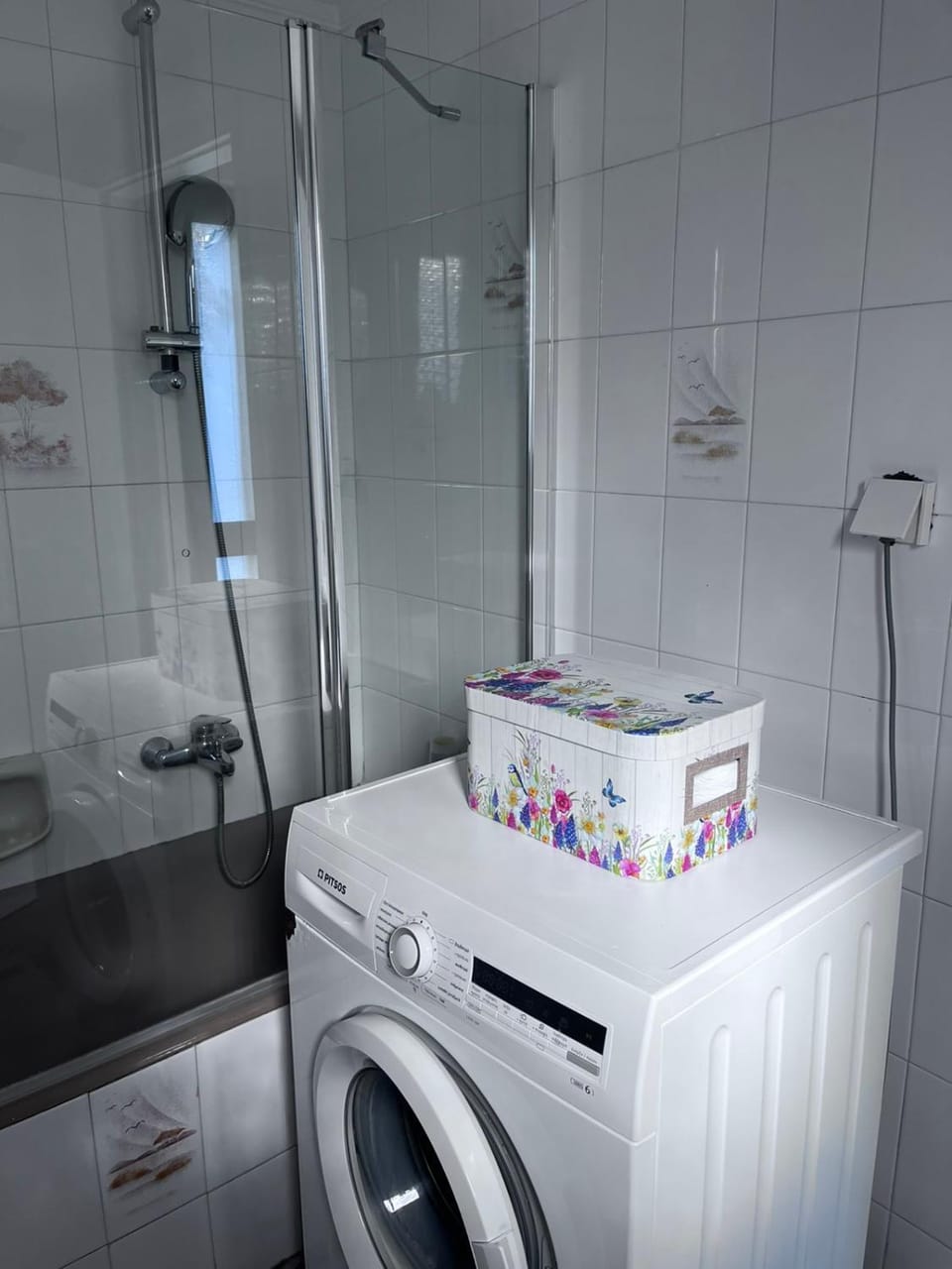 Bathroom, towels, washing machine