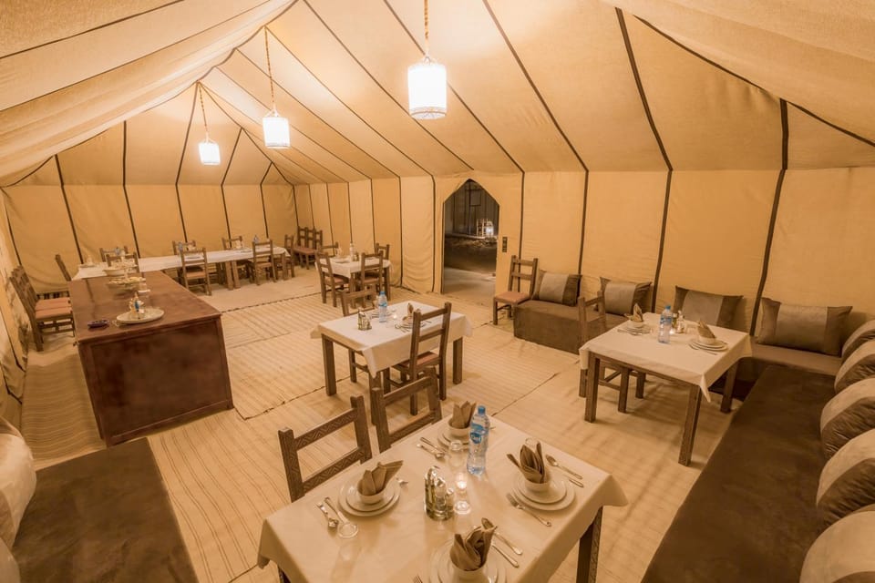 Restaurant/places to eat, Seating area