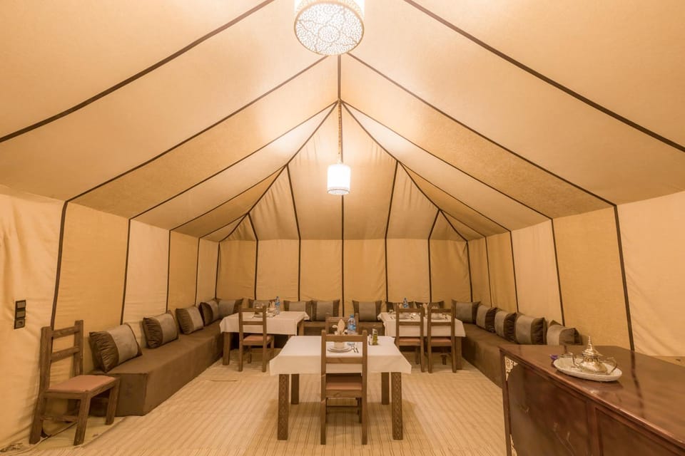 Restaurant/places to eat, Seating area