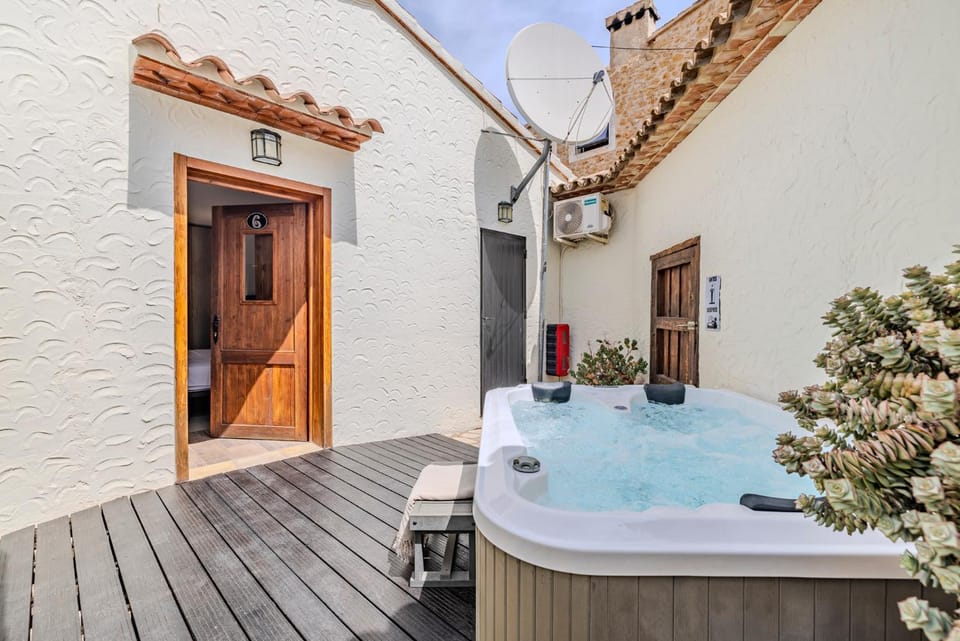 Patio, Hot Tub, Balcony/Terrace