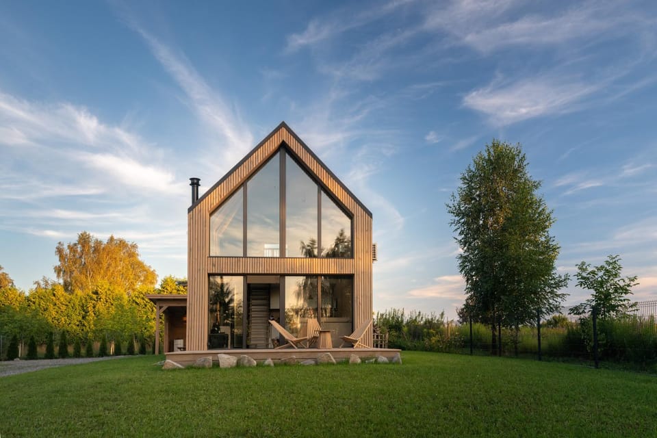 Property building, Spring, Day, Natural landscape, Garden, Garden view, Lake view