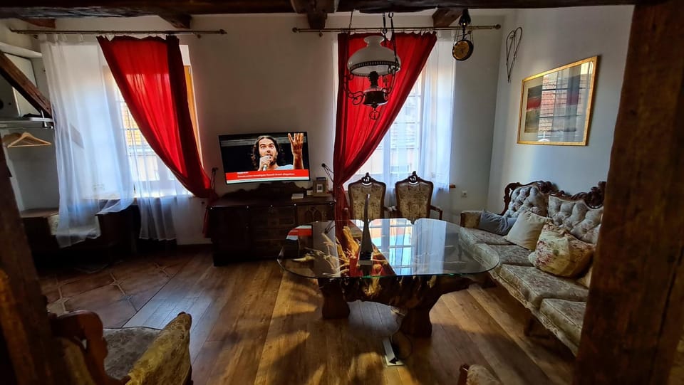 Living room, Photo of the whole room, Seating area, Dining area, hair dresser
